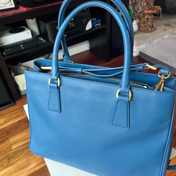 Authentic pre-loved Lux Galleria double zip closure tote. - Picture 2 of 16